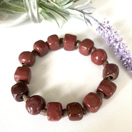 Armband van auberginekleurige glanskralen - A.005 -